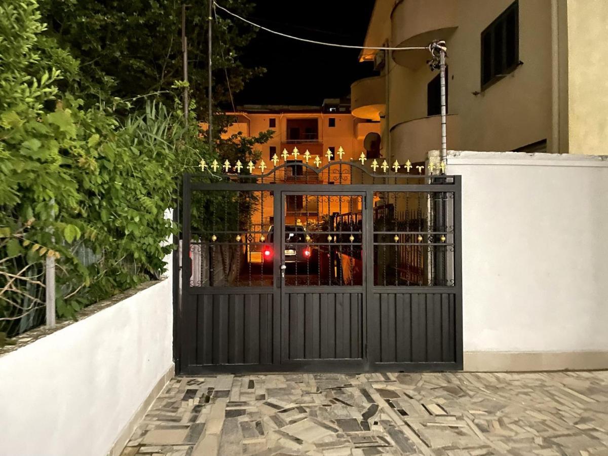 Edlira Apartments Durres Bagian luar foto
